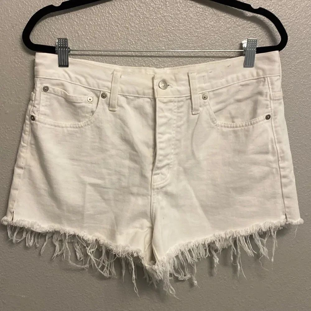 Madewell-Relaxed Denim shorts- White- frayed hem- Size 28